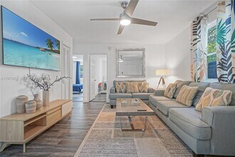 168 NW 32nd St in Miami, FL - Foto de edificio - Building Photo