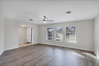 213 Giotto Dr in Nokomis, FL - Building Photo - Building Photo