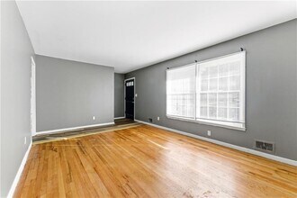 1961 Valley Ridge Dr SW in Atlanta, GA - Building Photo - Building Photo