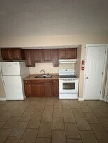 321 Riley Dr in Bloomington, IL - Building Photo