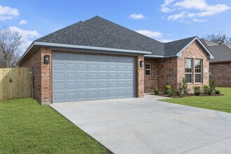 605 S Oran Ave in Cleburne, TX - Building Photo - Building Photo