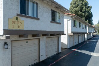 Union Station Apartments in Campbell, CA - Foto de edificio - Building Photo