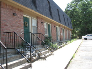 West Plaza Apartments in Little Rock, AR - Building Photo - Building Photo