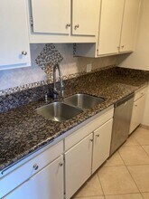 448 N Bellflower Blvd, Unit MK-PH in Long Beach, CA - Building Photo - Building Photo