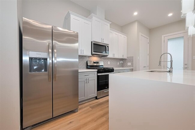 8106 Esther Acres Ln in Houston, TX - Building Photo - Building Photo