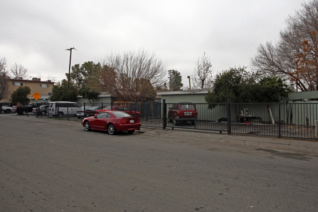 656-670 Bowles St in Sacramento, CA - Foto de edificio