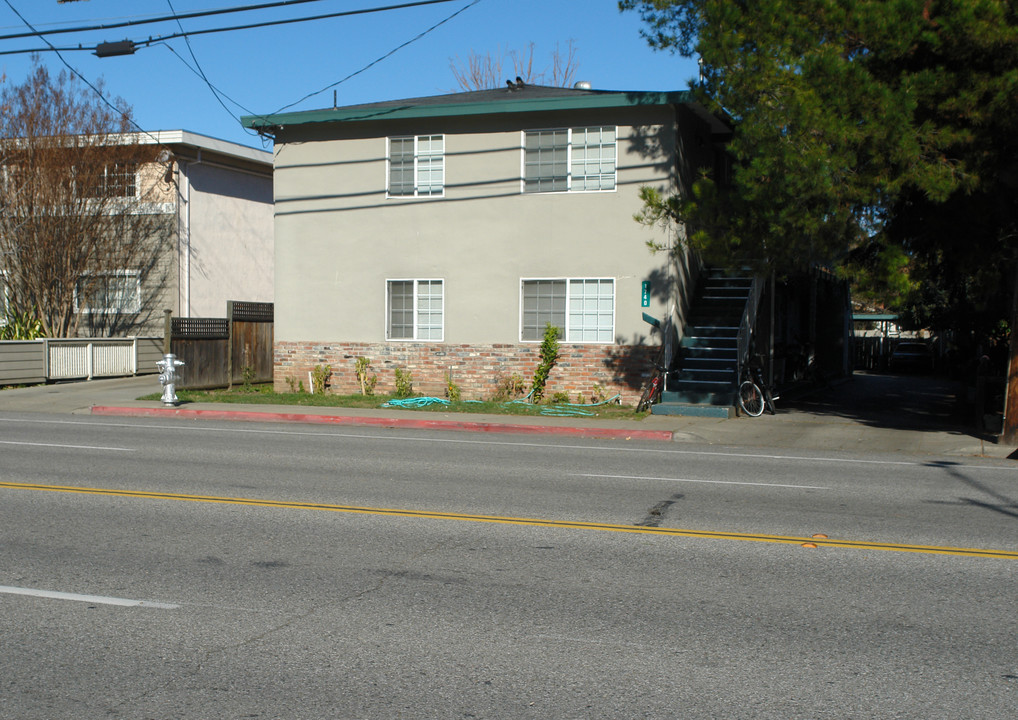 1740 California St in Mountain View, CA - Building Photo