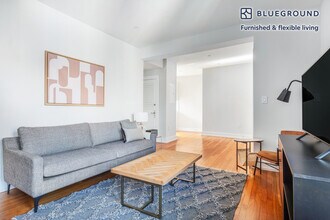 19 Forest St, Unit FL3-ID345 in Cambridge, MA - Foto de edificio - Building Photo