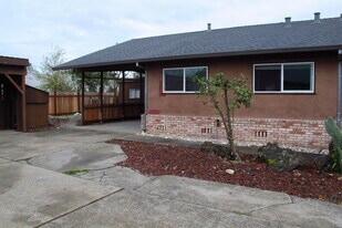 993-995 Butte Dr in Santa Rosa, CA - Building Photo