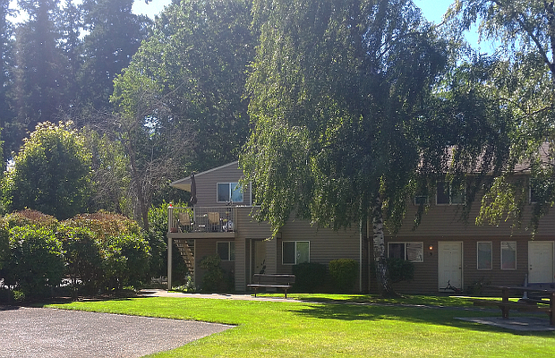 Park Avenue Apartments in Woodburn, OR - Building Photo