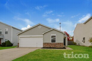 11811 Wapiti Way in Noblesville, IN - Building Photo