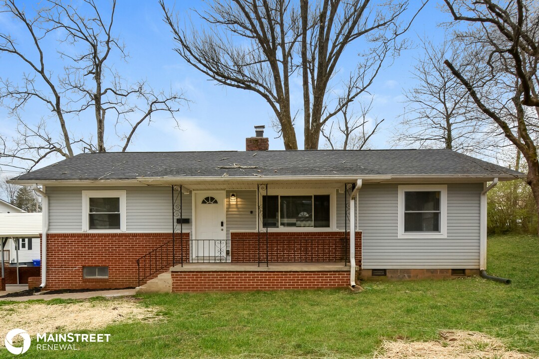 101 New York Ave in Oak Ridge, TN - Building Photo