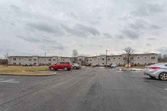 The Manor at Howland Glen in Warren, OH - Building Photo - Building Photo