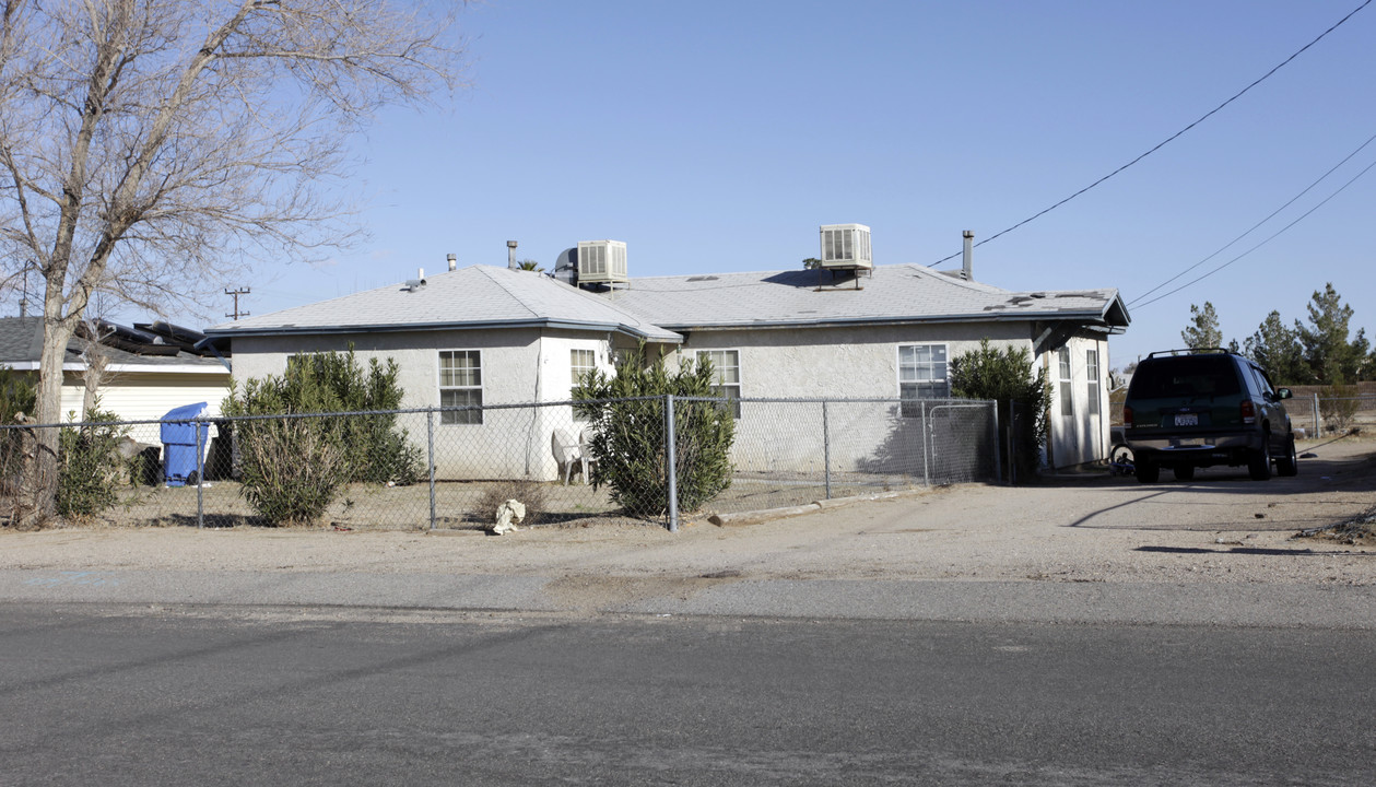 561 Victor St in Barstow, CA - Building Photo