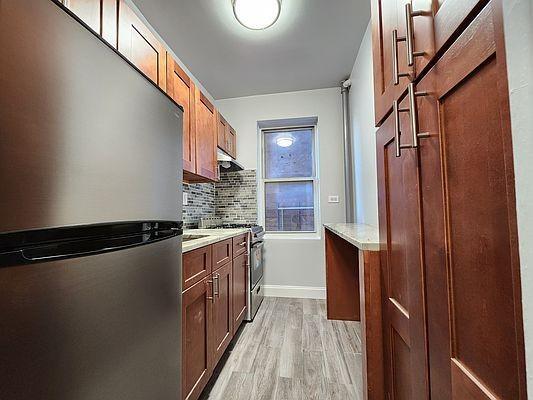 property at 140 Van Cortlandt Ave W