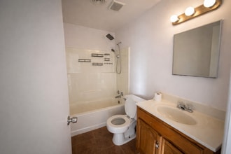 411 Pinewood Ave in Piqua, OH - Building Photo - Building Photo