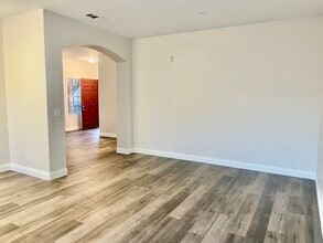 16558 Paine St in Fontana, CA - Foto de edificio - Building Photo