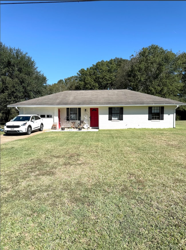 394 Pickensville Rd in Columbus, MS - Building Photo - Building Photo