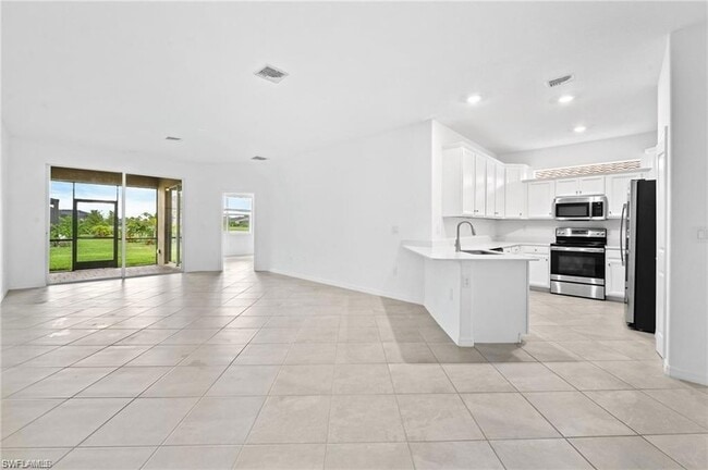 2616 Vine Ave in Naples, FL - Building Photo - Building Photo