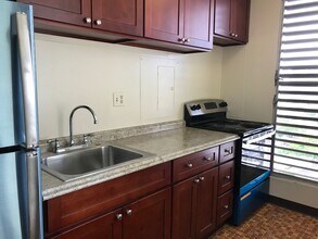 1556 Piikoi St in Honolulu, HI - Building Photo - Building Photo