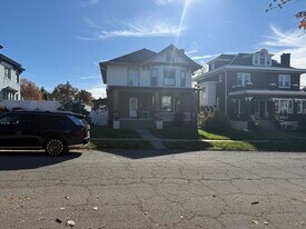 10 Rockledge Rd, Unit A in Wheeling, WV - Building Photo