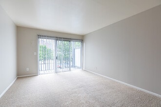 Tivoli Apartments in Columbus, OH - Building Photo - Building Photo