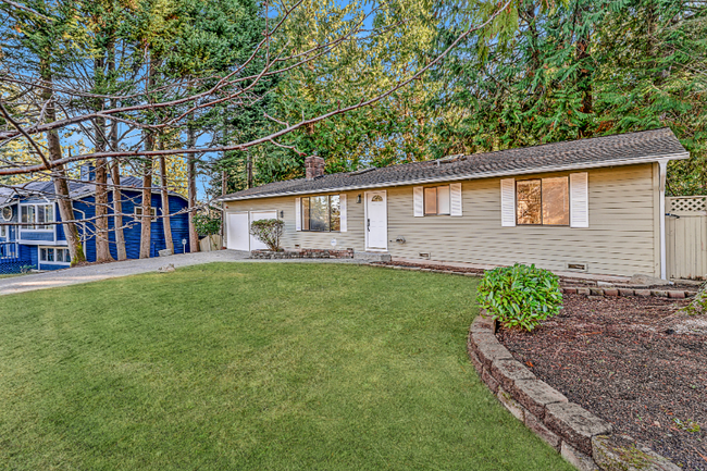 22131 NE 13th Pl in Sammamish, WA - Building Photo - Building Photo