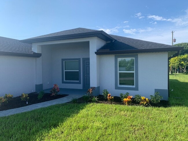 606 NE 16th Terrace in Cape Coral, FL - Building Photo - Building Photo