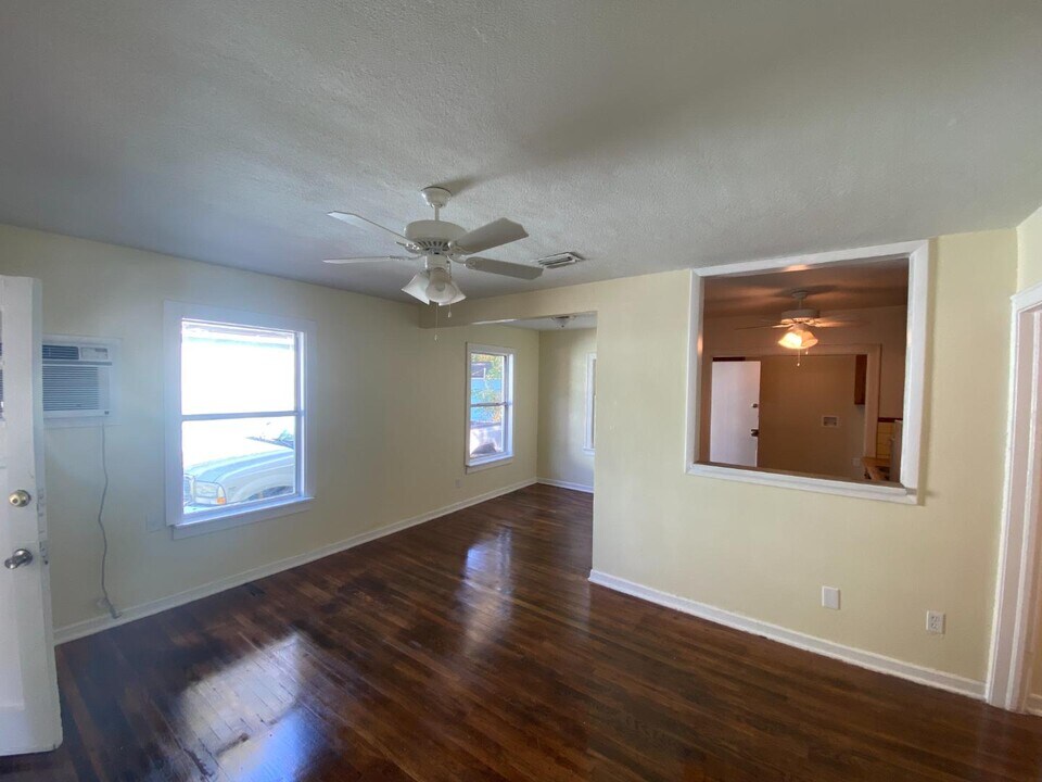 1977 Lambert St in Jacksonville, FL - Building Photo
