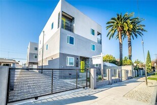 4820 St Charles Pl, Unit Back unit in Los Angeles, CA - Building Photo