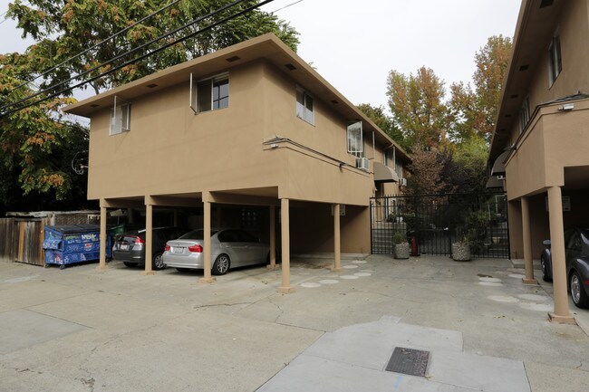 1624 T St in Sacramento, CA - Building Photo - Building Photo