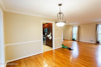 2417 Ashwood Dr in Louisville, KY - Building Photo - Building Photo