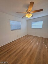 436 Bayshore Dr in Cape Coral, FL - Building Photo
