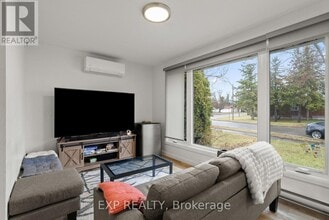 692 Claude St in Ottawa, ON - Building Photo - Building Photo