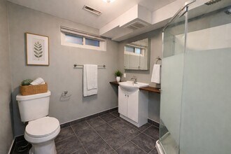 136-136 Mooregate Crescent in Kitchener, ON - Building Photo - Building Photo