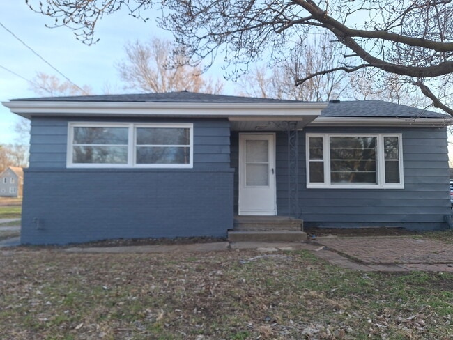 property at 2704 W Garden St