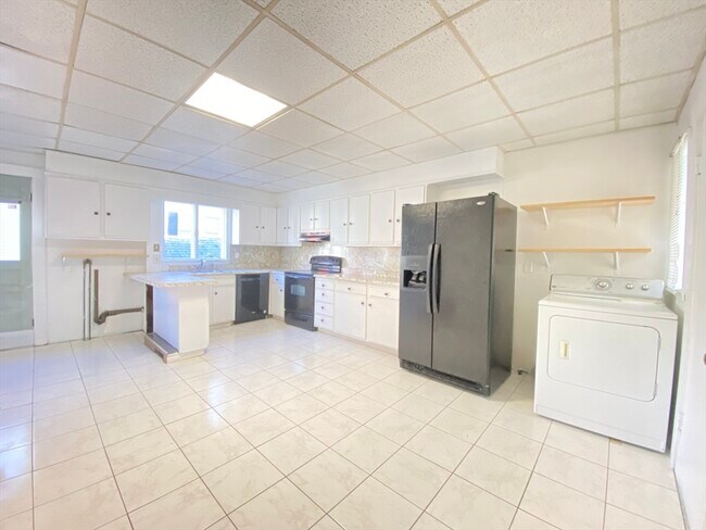 31 Oakwood Ave in Lynn, MA - Building Photo - Building Photo