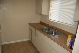 114 Westwood St in Vallejo, CA - Foto de edificio - Building Photo