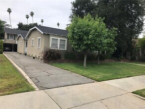 81 N Greenwood Ave in Pasadena, CA - Foto de edificio - Building Photo