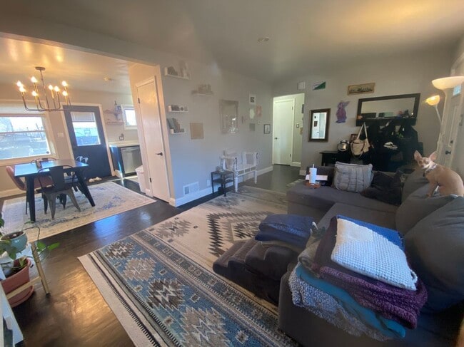 property at 905 N Moline St