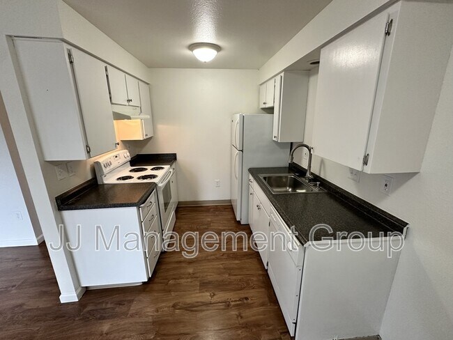 property at 226 E 7th Ave