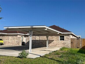 1004 W Kohala Ave in Alton, TX - Building Photo - Building Photo