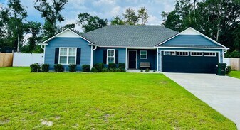 4582 Quarterman Estates Dr in Valdosta, GA - Building Photo
