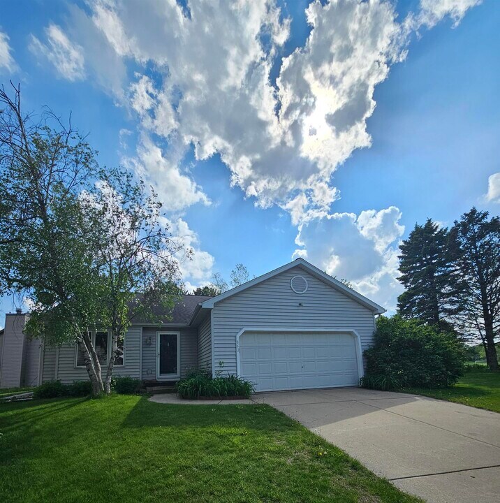 862 Sky Ridge Dr in Madison, WI - Building Photo