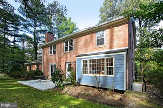 3311 Goldsboro Pl in Falls Church, VA - Foto de edificio - Building Photo