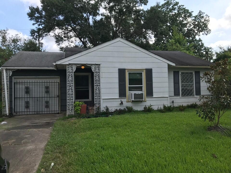 3907 Alberta St in Houston, TX - Building Photo