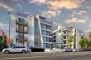 Hollywood Flats in Los Angeles, CA - Building Photo