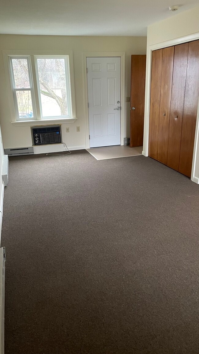259 Salmon Brook St in Granby, CT - Foto de edificio - Building Photo