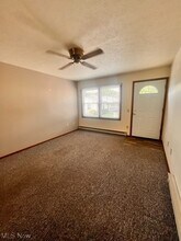 1172 S Lincoln Ave, Unit B in Salem, OH - Building Photo - Building Photo