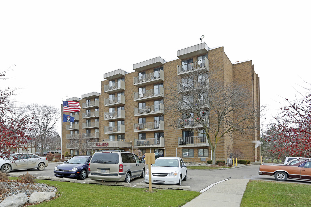 Riverview Towers in Lapeer, MI - Foto de edificio